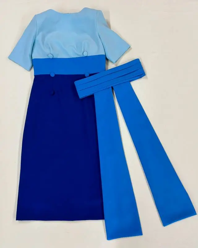 Elegant Blue Gradient Design